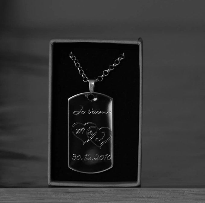 Pendentif gravé