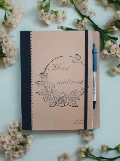 carnet gravé fleurs avec son stylo personnalisé