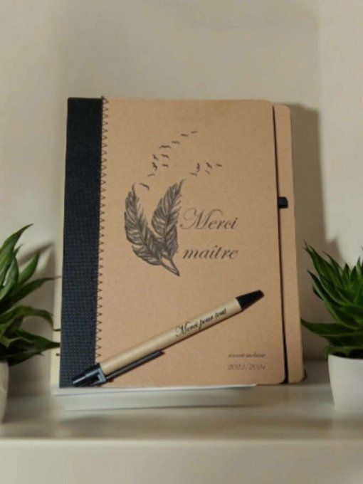 carnet plumes gravé avec son stylo personnalisé